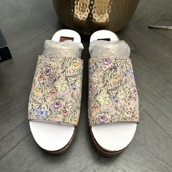 Naturalizer Kirstin Satin Pearl Floral - Picture 4 of 8